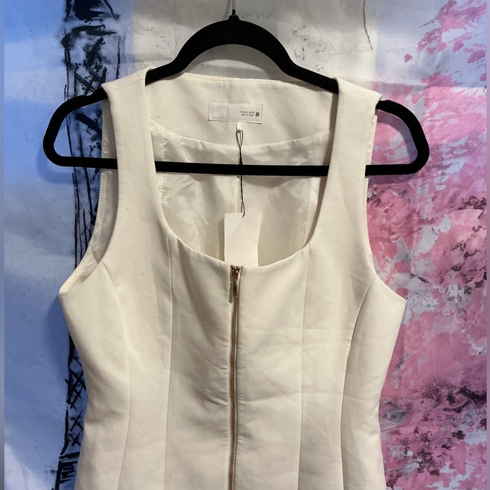 Spring /summer 🌺 NWT ZARA ZIPPER BUSTIER TOP  L
🚨 My prices are firm no discount - Picture 9 of 16
